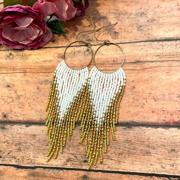 White and gold Long beaded earring - Picture 2 of 5